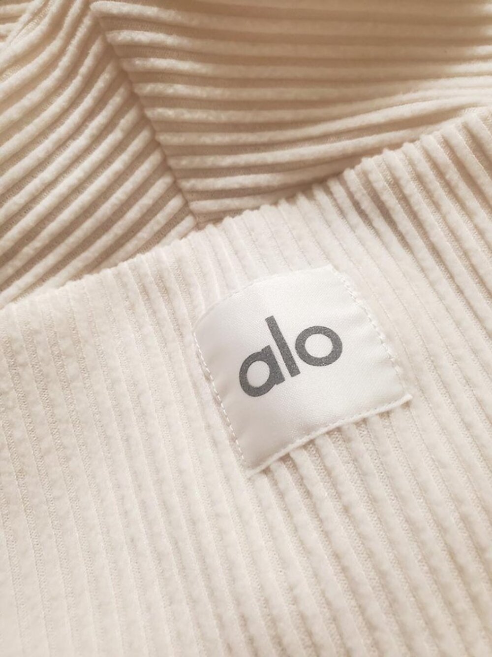 ALO Yoga Muse Cropped Ribbed Hoodie M Ivory Loungewear Relaxed Long Sleeve - Picture 10 of 10